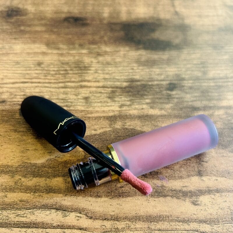 パウダー キス リップ + チーク ムース ベルベットテディ 4840円(M・A・C/メイクアップ アート コスメティックス 0570-003-770)