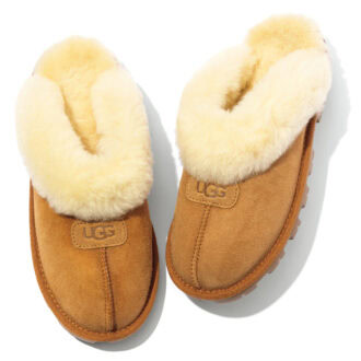 ボアを装いのアクセントに。サンダル「Leisure Coquette」1万9800円（アグ®／デッカーズ ジャパン）