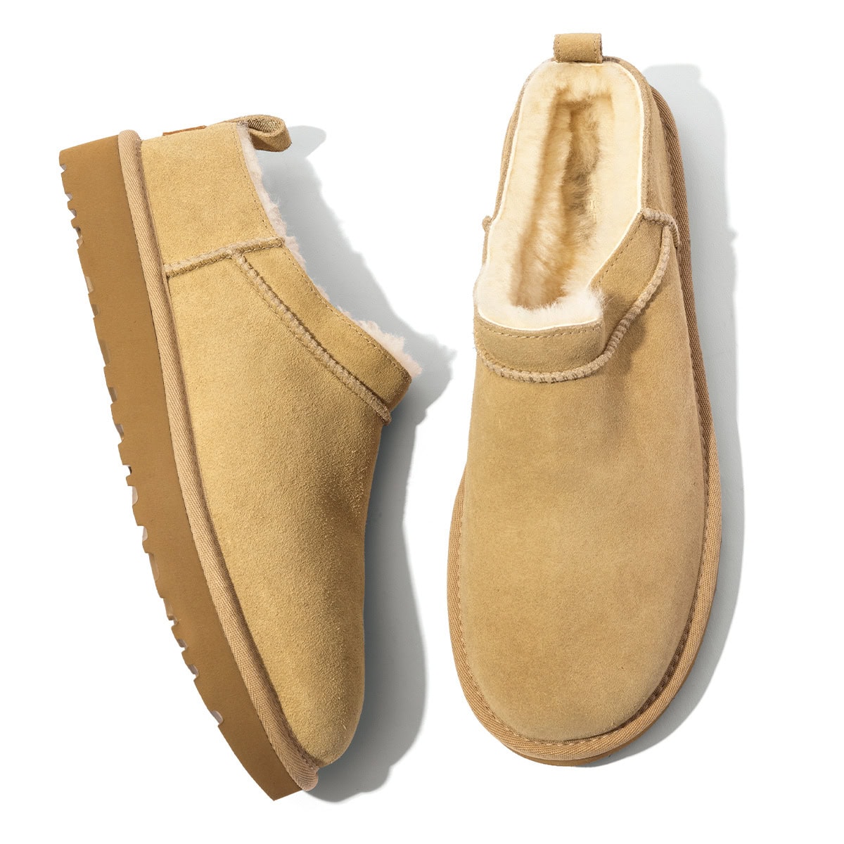 ラクで暖かくて履き脱ぎもスムーズ。ブーツ「Classic Micro」2万4200円（アグ®／デッカーズ ジャパン）