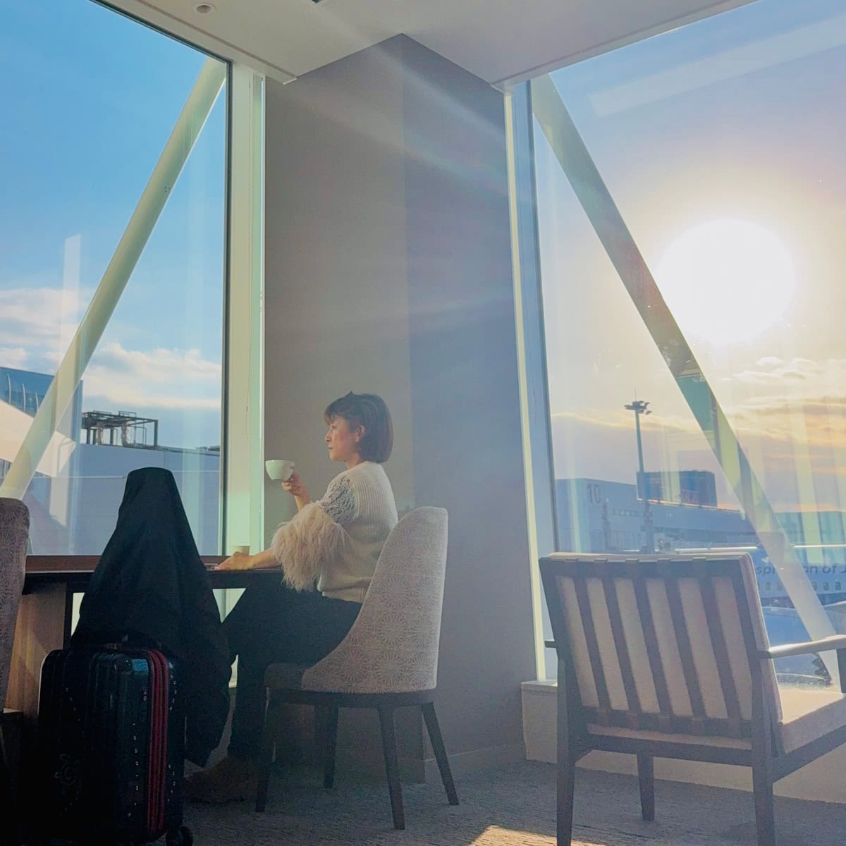 空港ラウンジでほっとひととき