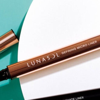 【ルナソル】ディファイニング マイクロライナー 02(全2色) 各3850円(カネボウ化粧品)