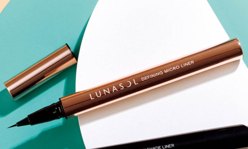 【ルナソル】ディファイニング マイクロライナー 02(全2色) 各3850円(カネボウ化粧品)