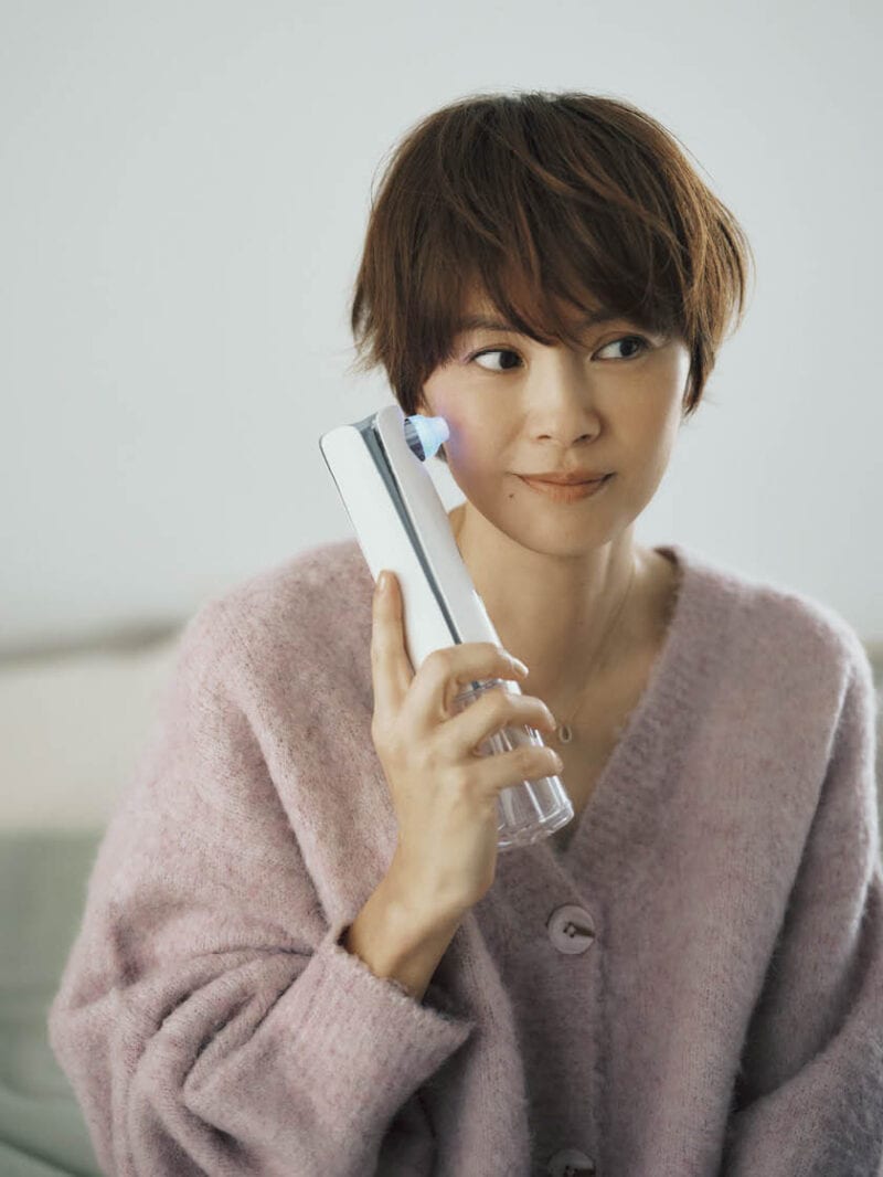 リファハイドラクリア2万7500円(MTG)ニット4400円(クロス ファンクション/クロスプラス) ネックレス26万4000円(ベッティーナ ジャヴァエリ/ロンハーマン)