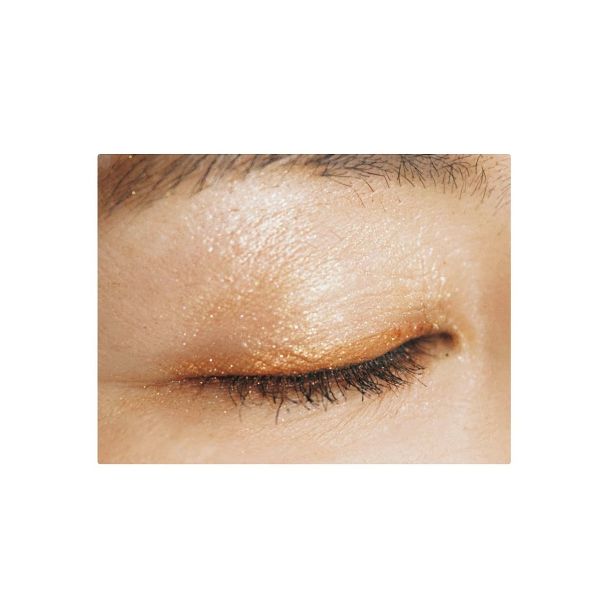 明るく華やかに！オレンジラメの囲み目