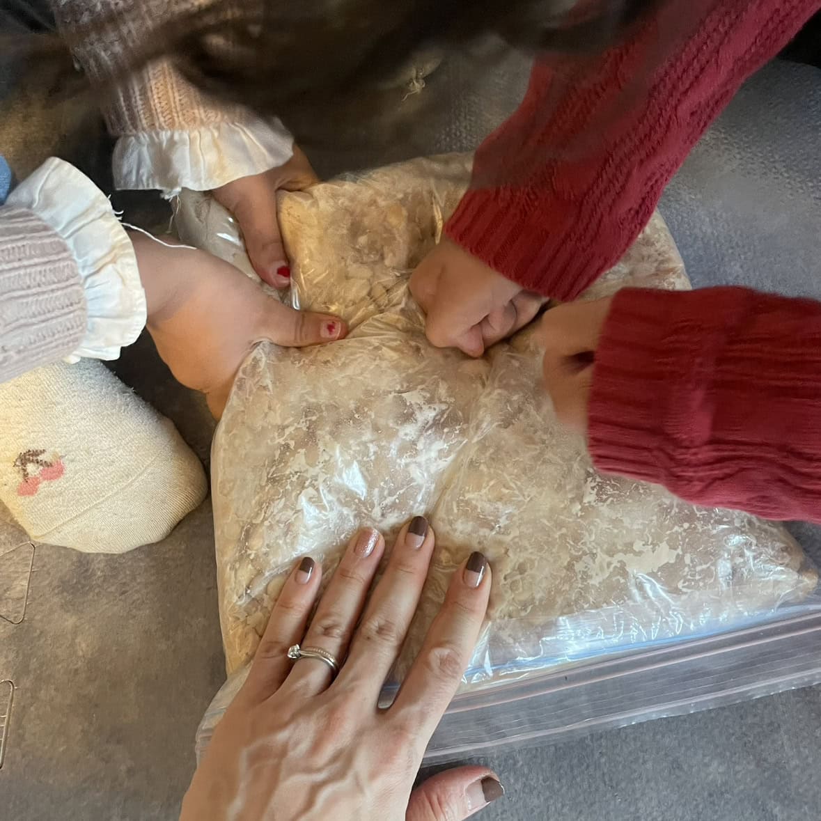 押して、踏んで、パンチして。大豆を潰そう