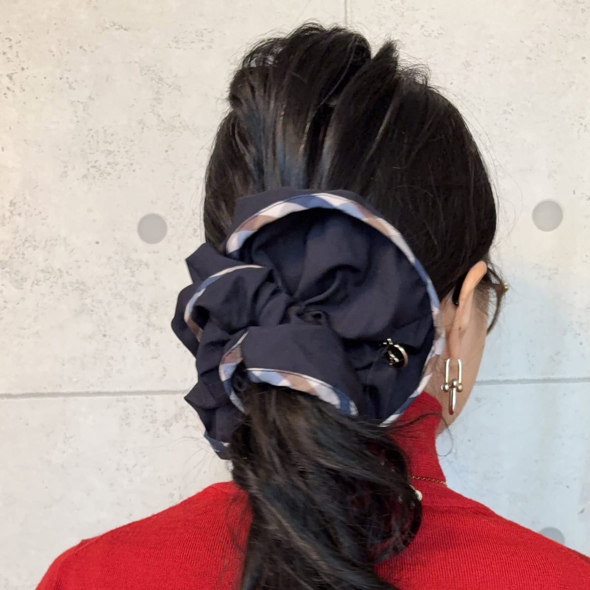 GLOW3月号、増刊号の付録は、アクアスキュータムのシュシュとヘアクリップの2点セット！