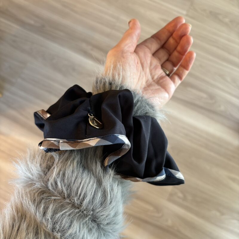 シュシュはコーデのポイントにも♩