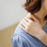 40代の大革命! 肩こりに効く「カイロ貼るだけ」整体、専門家が教えるやり方を徹底解説