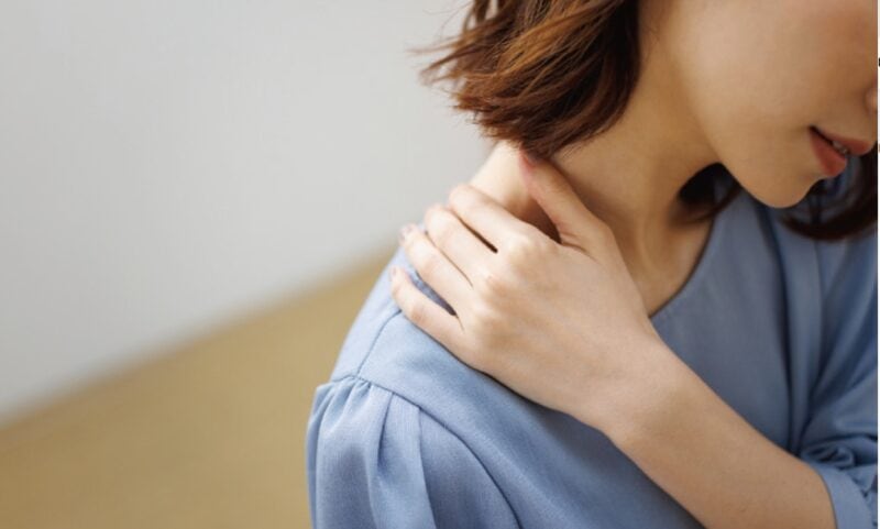 肩こり解消は鎖骨にカイロ
