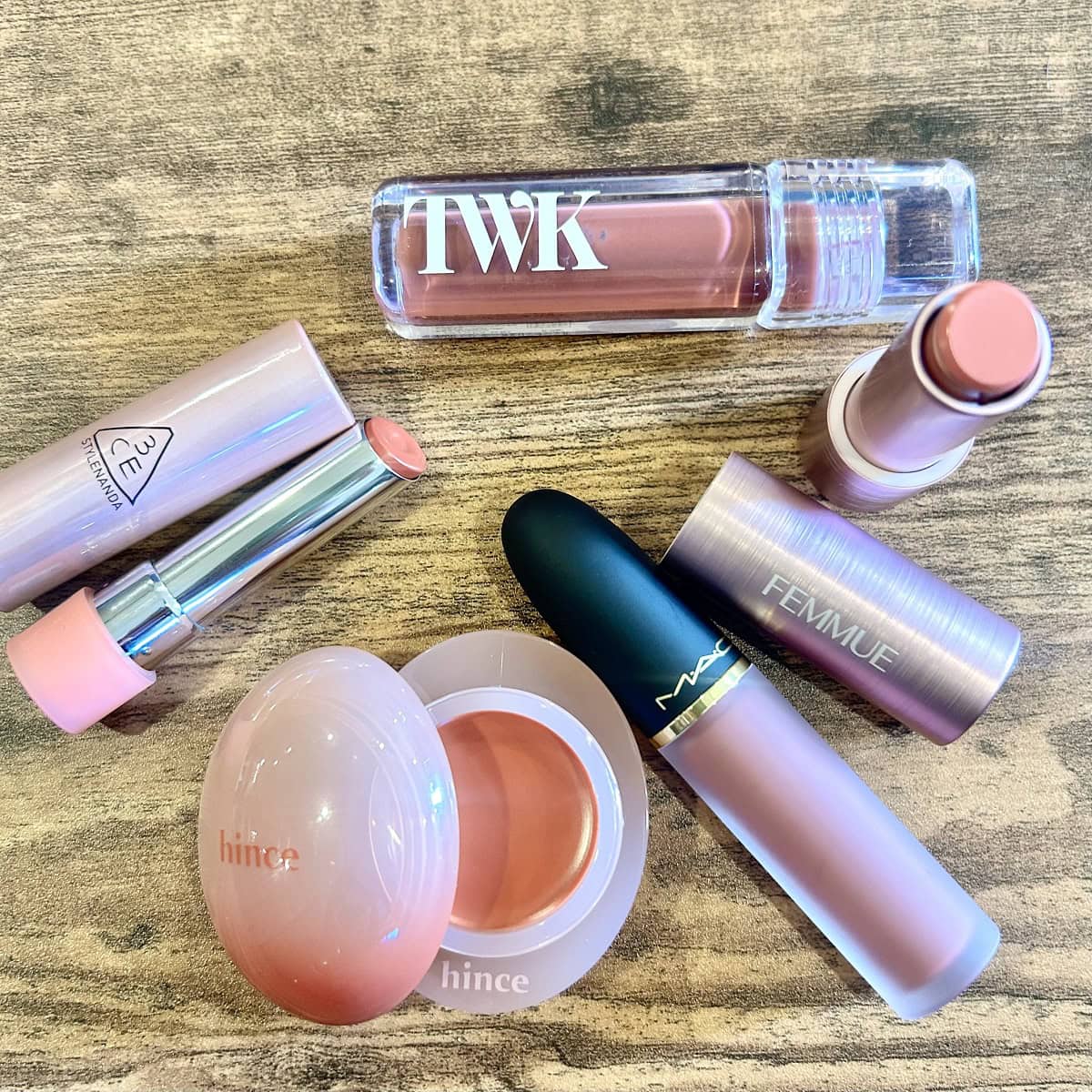 同じカラーで統一感【マルチコスメ】で大人のちょい盛り