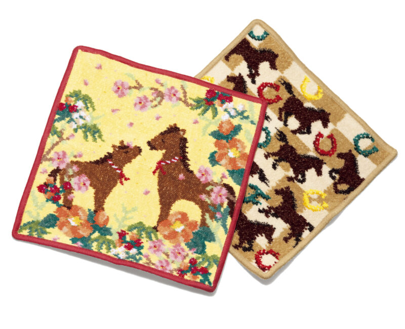 ハンカチ 各2750円(ともにフェイラー)