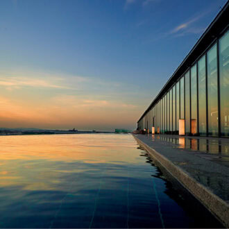 一年中楽しめるインフィニティプール SORANO HOTEL DATA  東京都立川市緑町3-1 W1