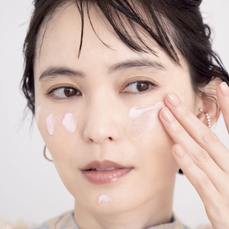 POINT1．ピンクの【下地】で肌をまろやかに
