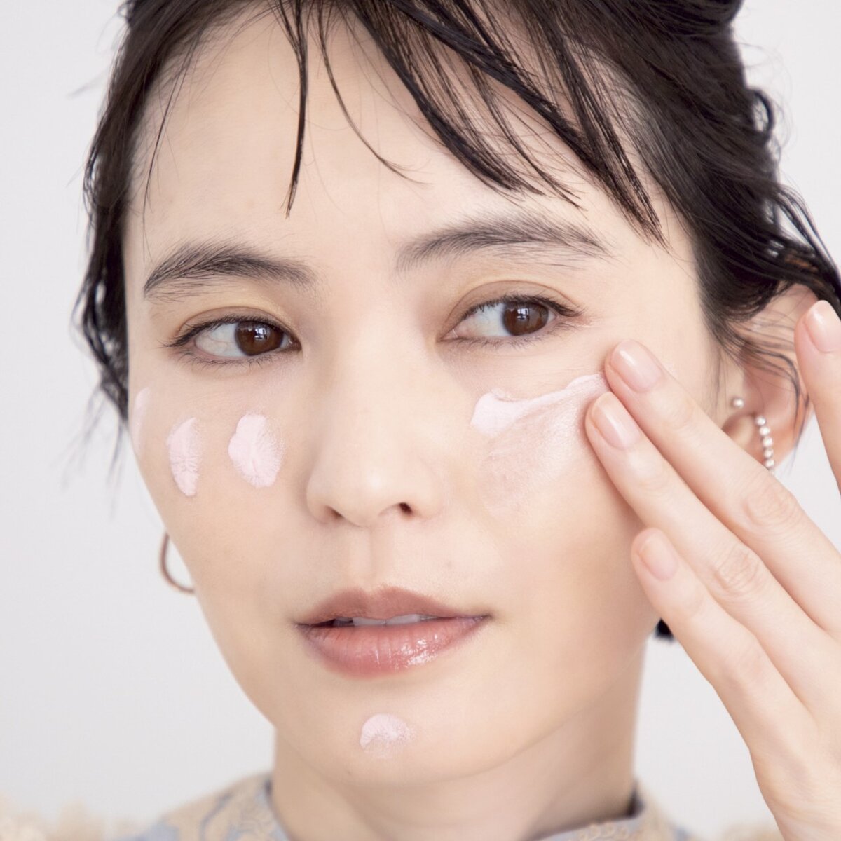 POINT1．ピンクの【下地】で肌をまろやかに