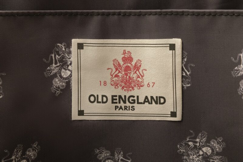 POINT⑤　カラフルなブランドロゴの織ネームも可愛いアクセント　