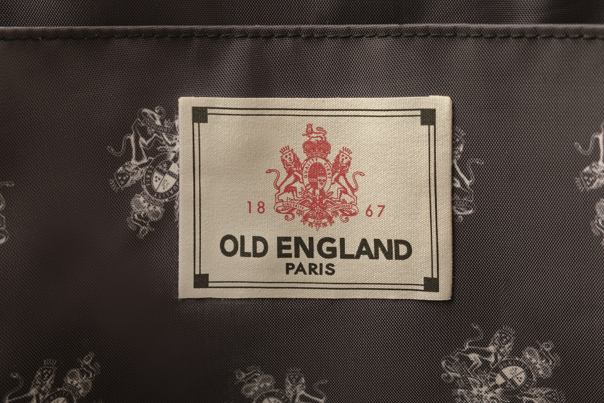 POINT⑤　カラフルなブランドロゴの織ネームも可愛いアクセント　