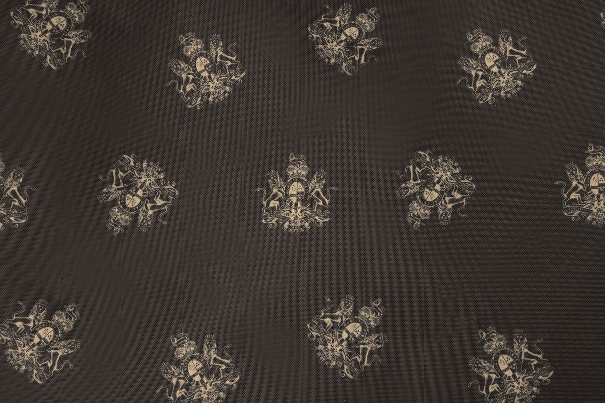 POINT④　内生地はオールド イングランドのクレスト（紋章）をプリント　