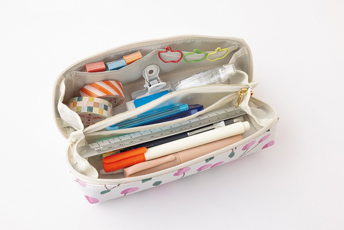 『素敵なあの人』2026年2月号特別付録は「kippis」コラボの「収納上手なマルチケース」に文房具をイン