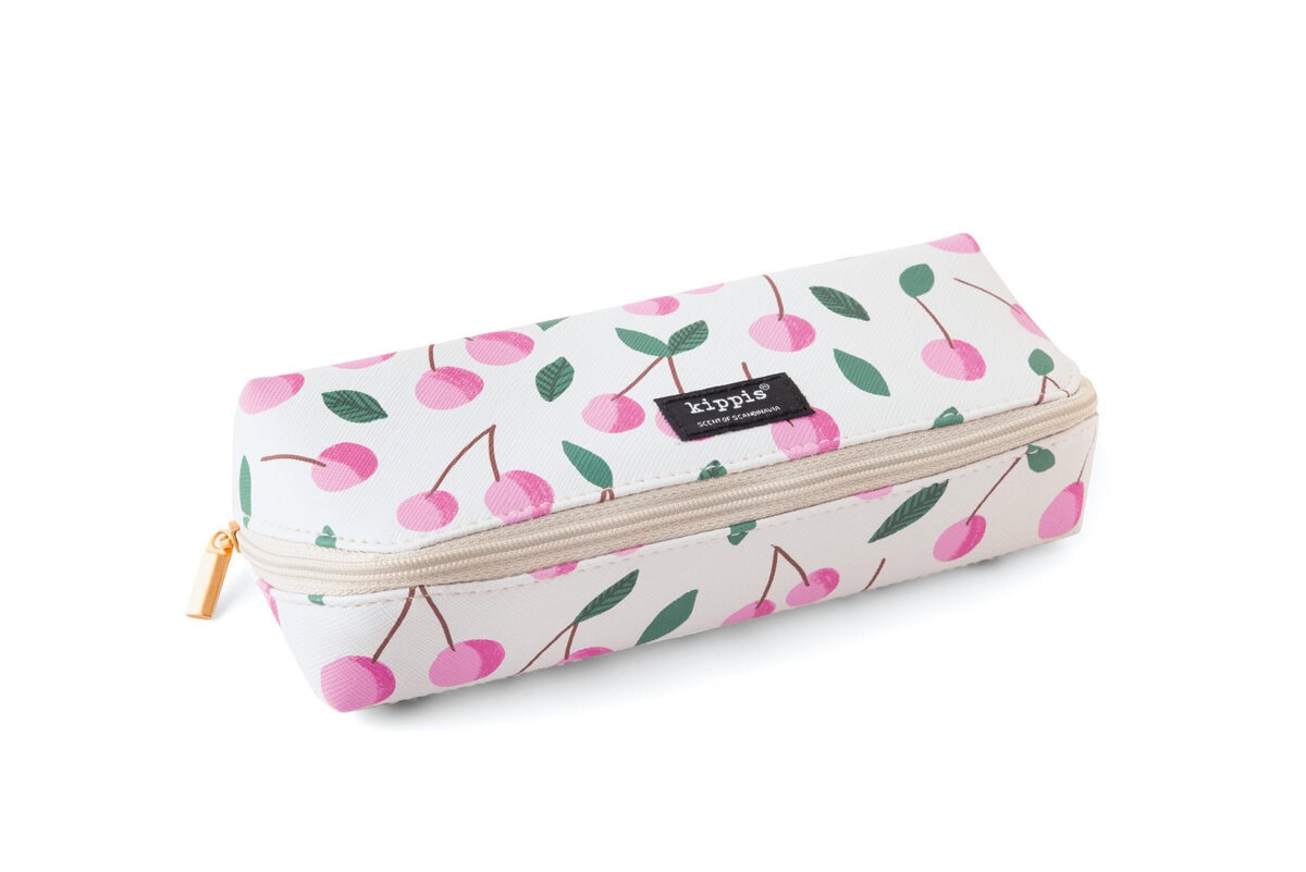 『素敵なあの人』2026年2月号特別付録は「kippis」コラボの「収納上手なマルチケース」