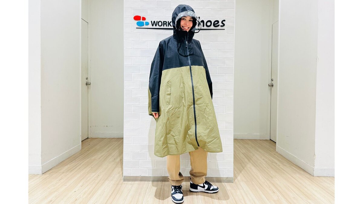 ワークマンの定番人気レインウエア・高撥水レインポンチョ（2,900円）