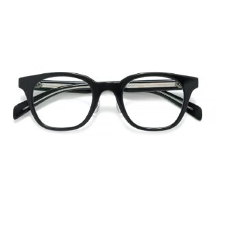 黒フレームで引き締め