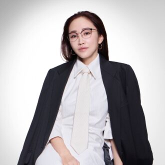 マニッシュスタイルに女っぷりを引き立たせて