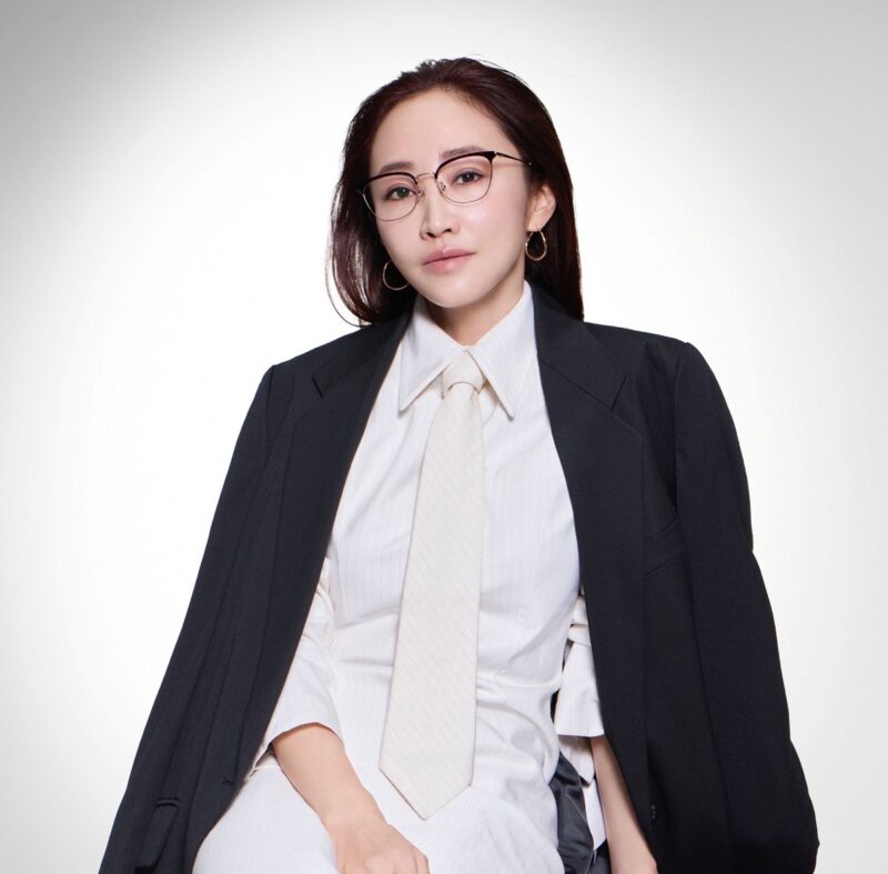 マニッシュスタイルに女っぷりを引き立たせて