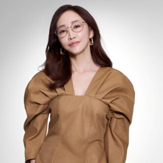 女性らしい華やぎコーデにプラス