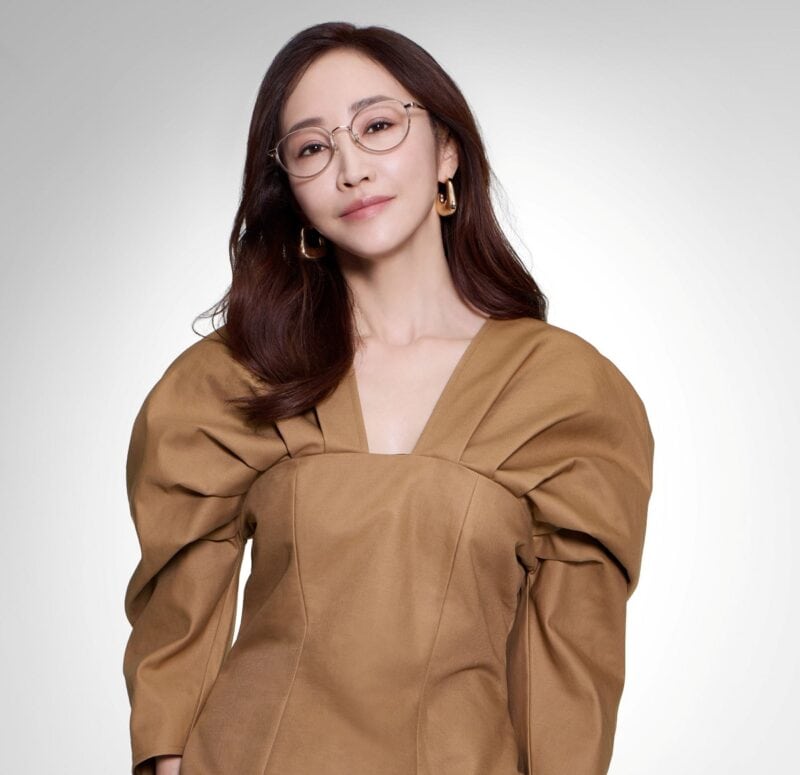 女性らしい華やぎコーデにプラス