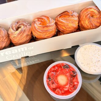 【Cream or Cruller】 渋谷で話題の“シュークルーラー”に新展開。春を告げる限定ディップ2種が登場｜実食レポ