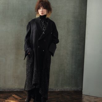 「インナーのフリンジトップスは、ネックの部分など自分なりにアレンジを加えて着こなす予定」(YOUさん)