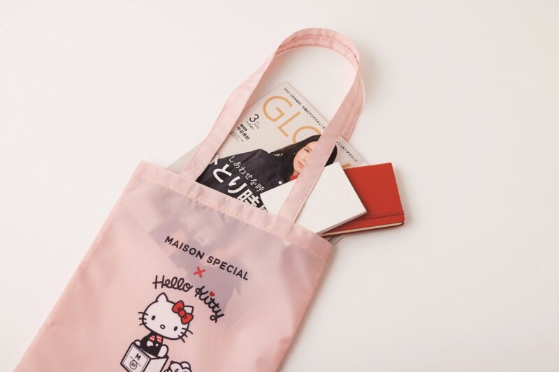 POINT②　GLOWがすっぽり！A4ノートも入ります！