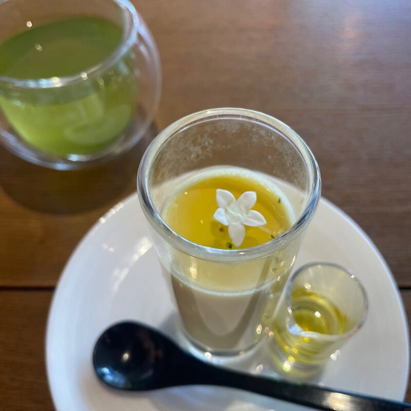 ２種類のソースが選べるデザート