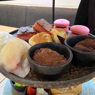 〈ニの段〉は、苺尽くしのスイーツが嬉しい