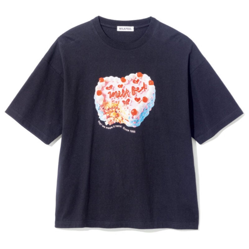 アニバーサリーケーキの限定デザインにワクワク。Tシャツ5500円(ミルクフェド/ミルクフェド 新宿)