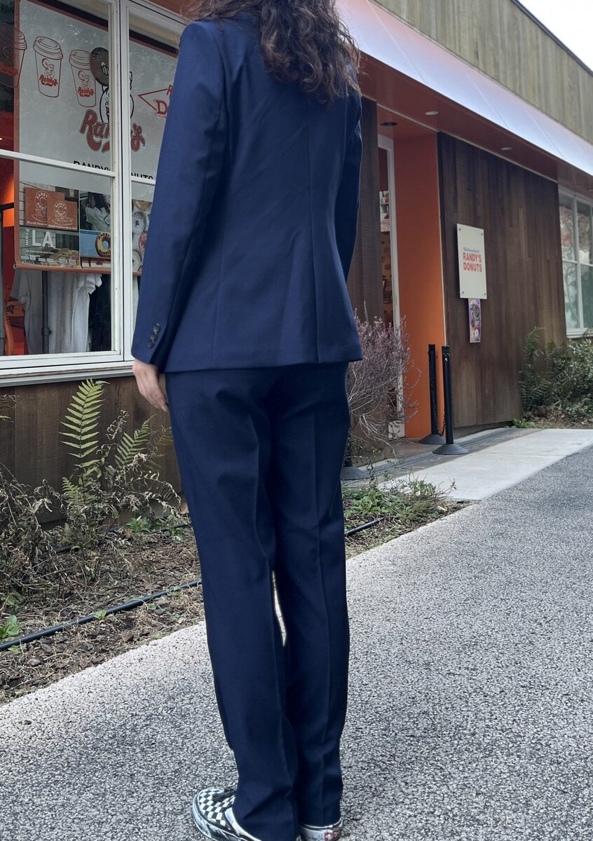 もちろん後ろ姿もキレイです。全方位で美シルエットを描いてくれるなんてうれしすぎます！