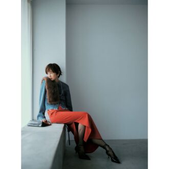 ウィムガゼットが提案するツヤっぽいタイトスカートとデニムJK