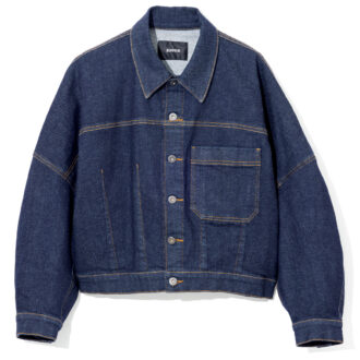 ゆったりとラクに着られて品よく洒落見え。デニムジャケット4万9500円（ZUCCa／エイ・ネット）