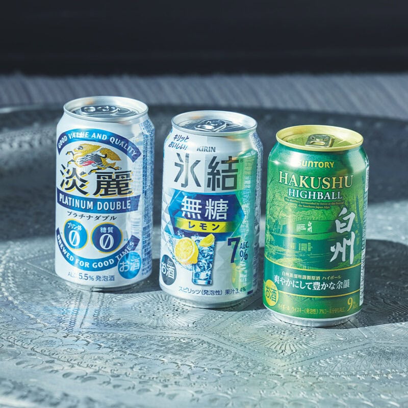 左から：淡麗プラチナダブル、氷結®無糖 レモン（ともにキリン）、プレミアムハイボール 白州（サントリー） 「地方のホテルではコンビニで買える缶が重宝しますね」