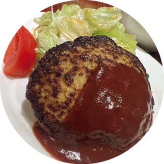 全国各地を食べ歩きするほどのハンバーグ好き。「洋食店はひとりご飯に向いていると思います」