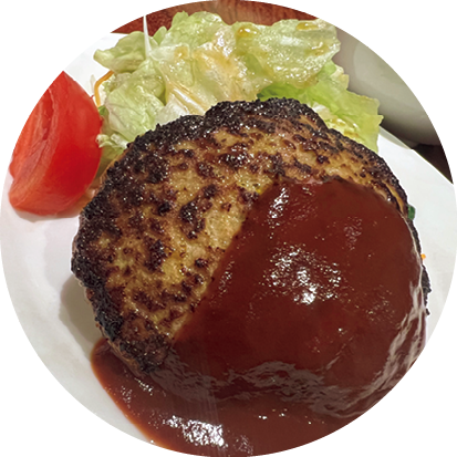 全国各地を食べ歩きするほどのハンバーグ好き。「洋食店はひとりご飯に向いていると思います」