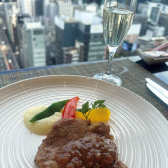 2.新橋でひとり贅沢ランチ。「見晴らしがよくて、おいしくて大満足」