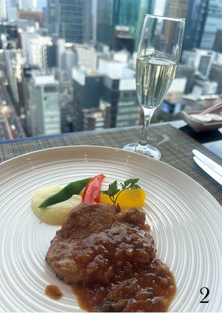 2.新橋でひとり贅沢ランチ。「見晴らしがよくて、おいしくて大満足」
