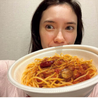 3.『カプリチョーザ』の名品、トマトニンニクパスタをウーバーイーツでお取り寄せ。「一人じめして食べるのが大好き」