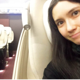 1.北陸新幹線のグランクラスに乗車。「運行が始まってすぐに、この電車に乗ることを目的に富山にひとり旅」