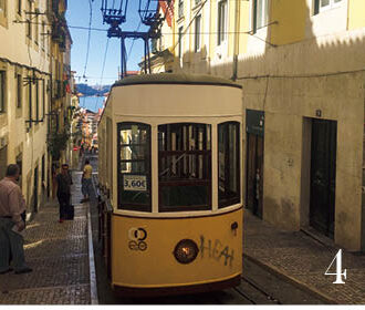 4.色使いがかわいいリスボンの路面電車。