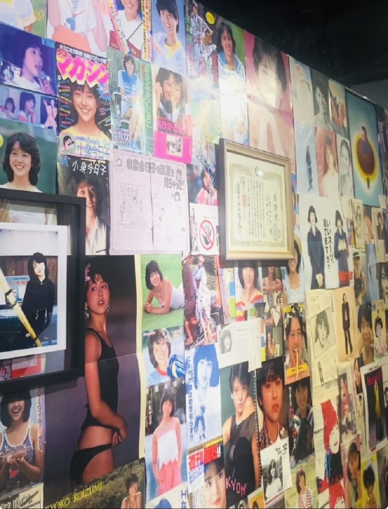 懐かしの誌面が壁一面に