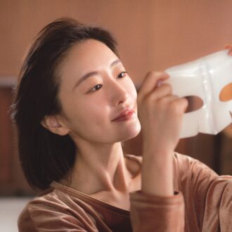 【松本まりかの夜美容】睡眠の質までも高めるナチュラルコスメ、トーンアップ効果の美容ギアを厳選