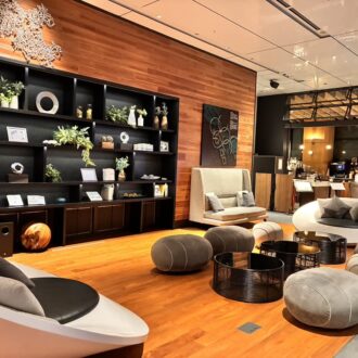 エントランスをハイってすぐ