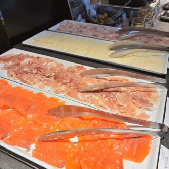 サーモン、生ハム、チーズ、ハム